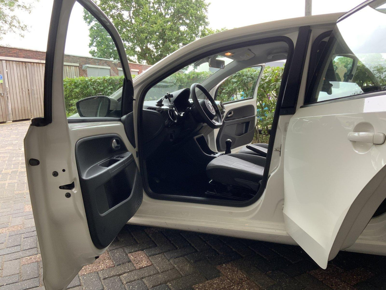 Volkswagen Up! | 1.0 move up! | 2014 | 123.288km | 3-ZDJ-85 - Hatchback: foto 3 Volkswagen Up! | 1.0 move up! | 2014 | 123.288km | 3-ZDJ-85 - Hatchback: foto 3