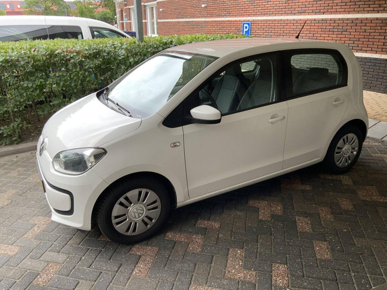 Volkswagen Up! | 1.0 move up! | 2014 | 123.288km | 3-ZDJ-85 - Hatchback: foto 1 Volkswagen Up! | 1.0 move up! | 2014 | 123.288km | 3-ZDJ-85 - Hatchback: foto 1