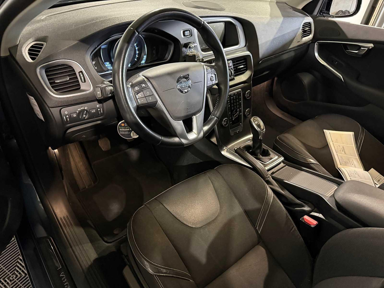 Volvo V40 1.6 T3 Momentum 2-KBP-13 210.566 km - Autovettura: foto 2 Volvo V40 1.6 T3 Momentum 2-KBP-13 210.566 km - Autovettura: foto 2
