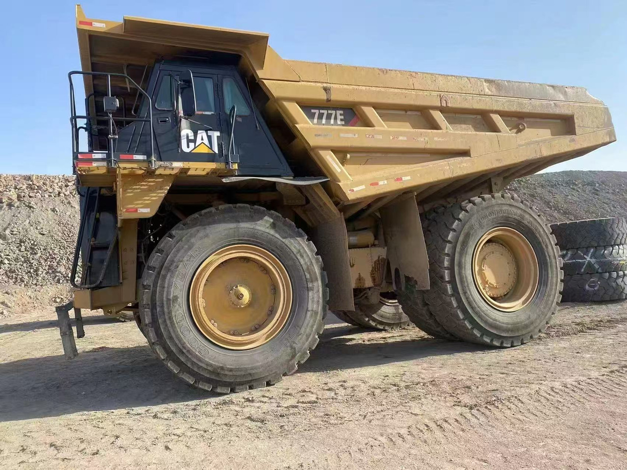 CATPILLAR 777E - Dumper rigido: foto 1 CATPILLAR 777E - Dumper rigido: foto 1
