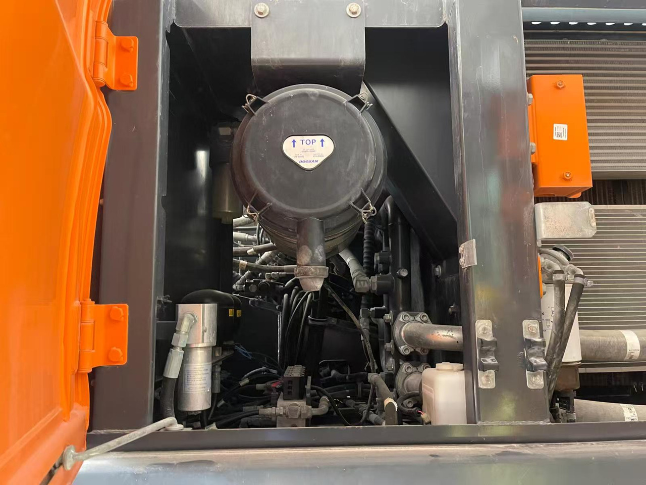 DOOSAN DX210 - Escavatore gommato: foto 1 DOOSAN DX210 - Escavatore gommato: foto 1