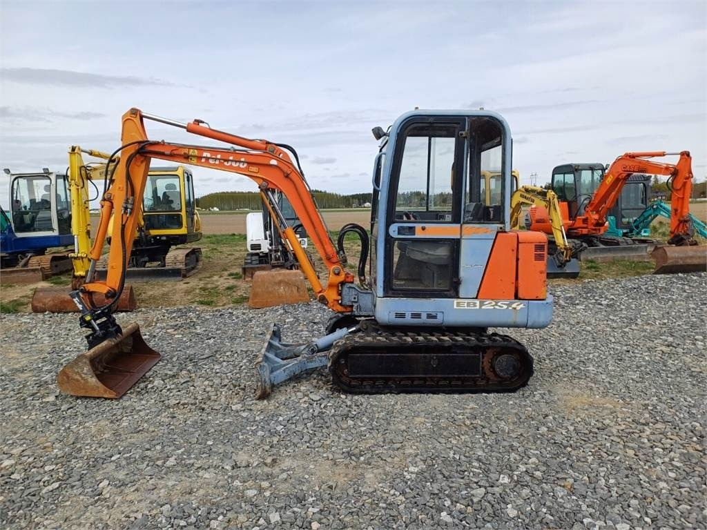 Pel-Job Volvo EB25.4 kallistuvalla liittimellä - Miniescavatore: foto 2 Pel-Job Volvo EB25.4 kallistuvalla liittimellä - Miniescavatore: foto 2