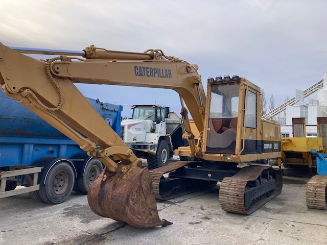 Pelle sur chenilles CATERPILLAR 215 B - Escavatore cingolato: foto 1 Pelle sur chenilles CATERPILLAR 215 B - Escavatore cingolato: foto 1