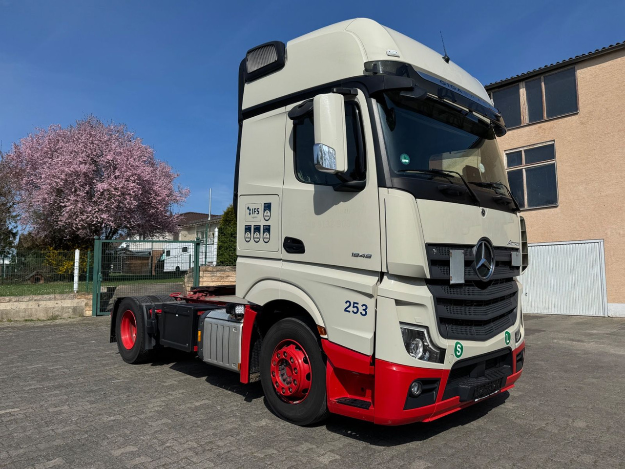 Mercedes-Benz Actros 1848/GIGA/Retarder/2xBett/2instock - Trattore stradale: foto 3 Mercedes-Benz Actros 1848/GIGA/Retarder/2xBett/2instock - Trattore stradale: foto 3