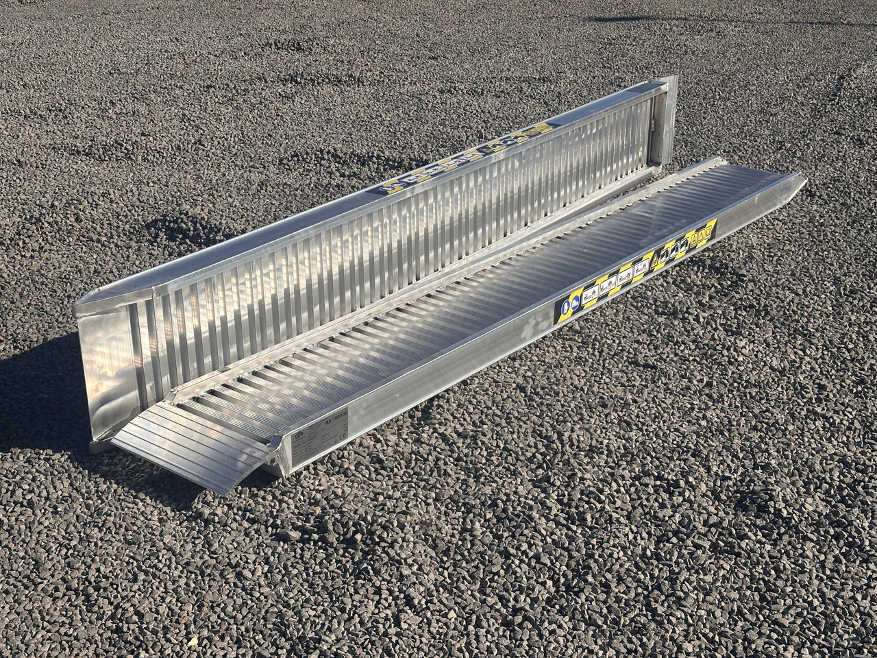 DAMAC RA.100X30 - Rampa di carico: foto 1 DAMAC RA.100X30 - Rampa di carico: foto 1