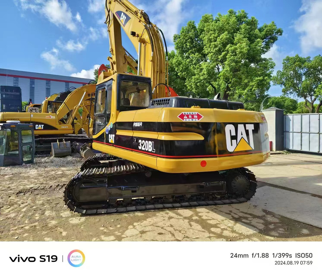 CATERPILLAR 320BL - Escavatore cingolato: foto 1 CATERPILLAR 320BL - Escavatore cingolato: foto 1