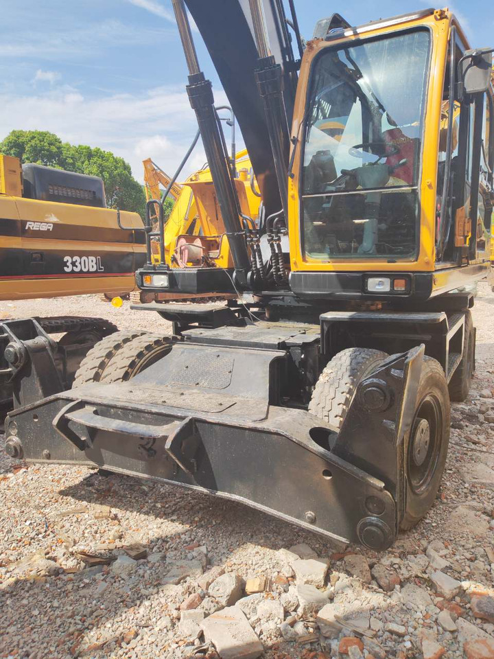 HYUNDAI R210W-9 - Escavatore gommato: foto 5 HYUNDAI R210W-9 - Escavatore gommato: foto 5