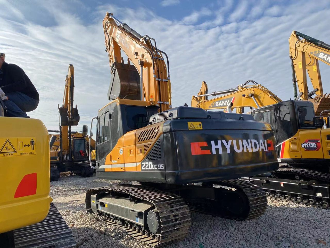 HYUNDAI R220-9S - Escavatore cingolato: foto 1 HYUNDAI R220-9S - Escavatore cingolato: foto 1