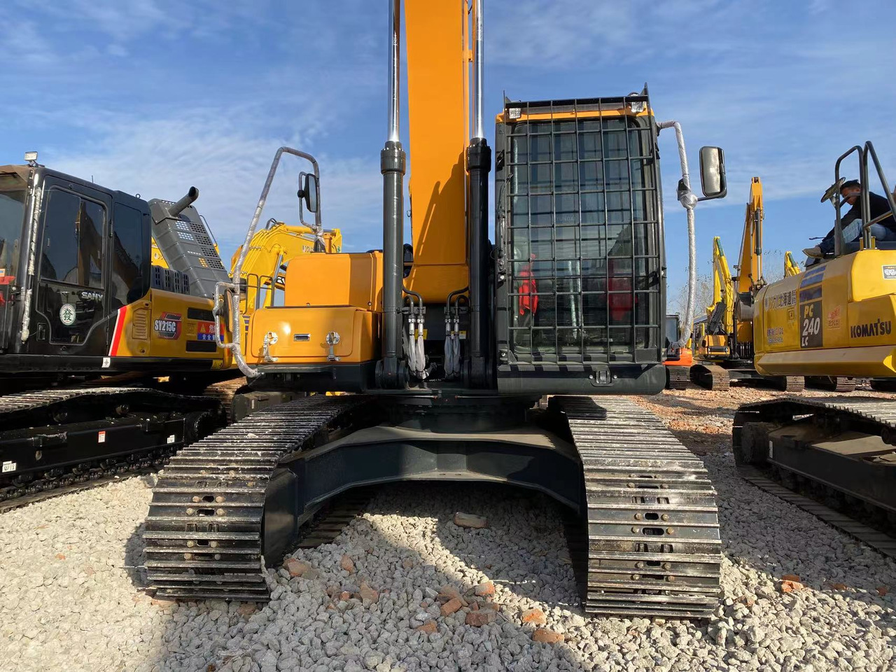 HYUNDAI R220-9S - Escavatore cingolato: foto 5 HYUNDAI R220-9S - Escavatore cingolato: foto 5