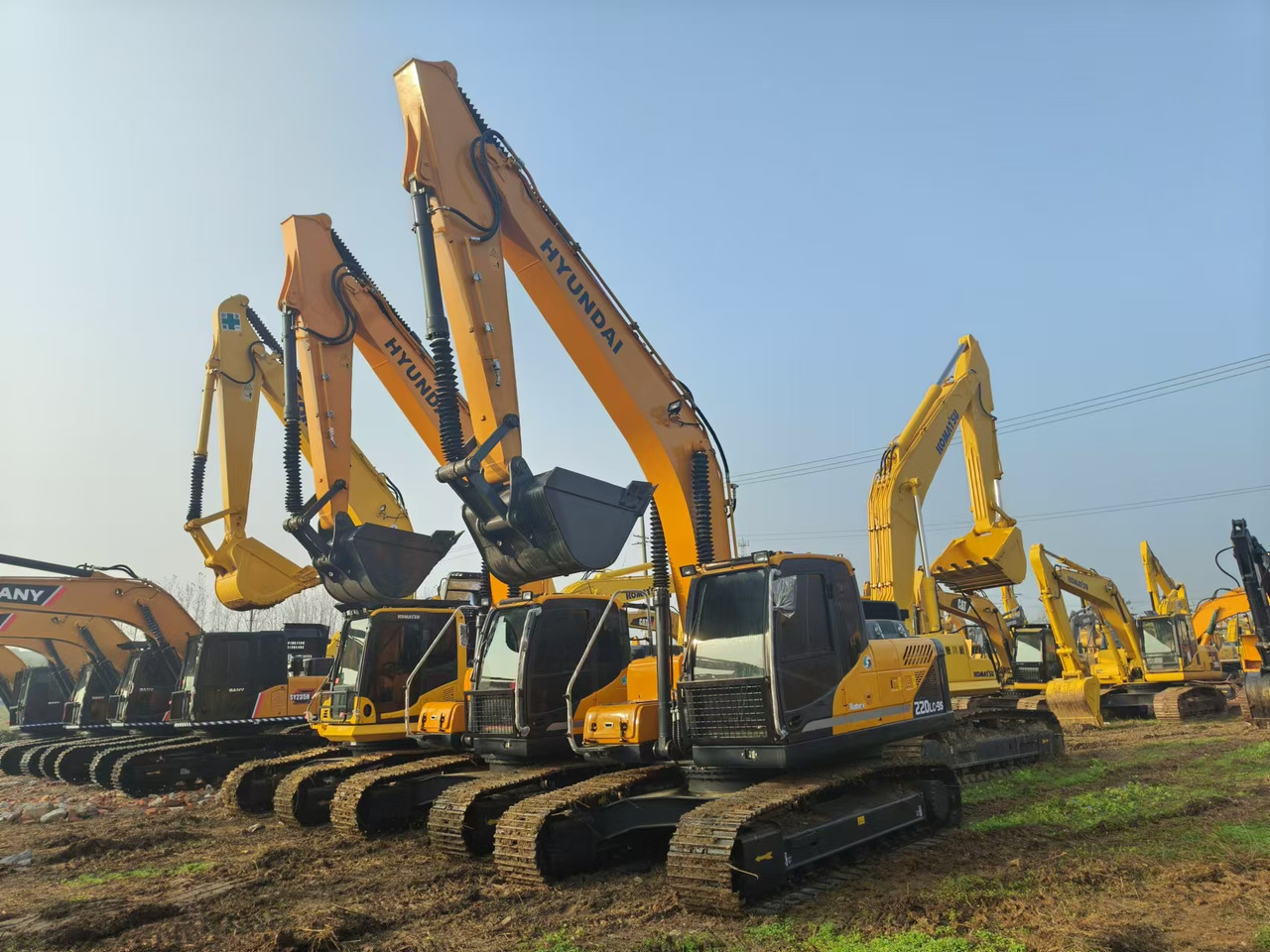 HYUNDAI ROBEX 220LC-9S - Escavatore cingolato: foto 1 HYUNDAI ROBEX 220LC-9S - Escavatore cingolato: foto 1
