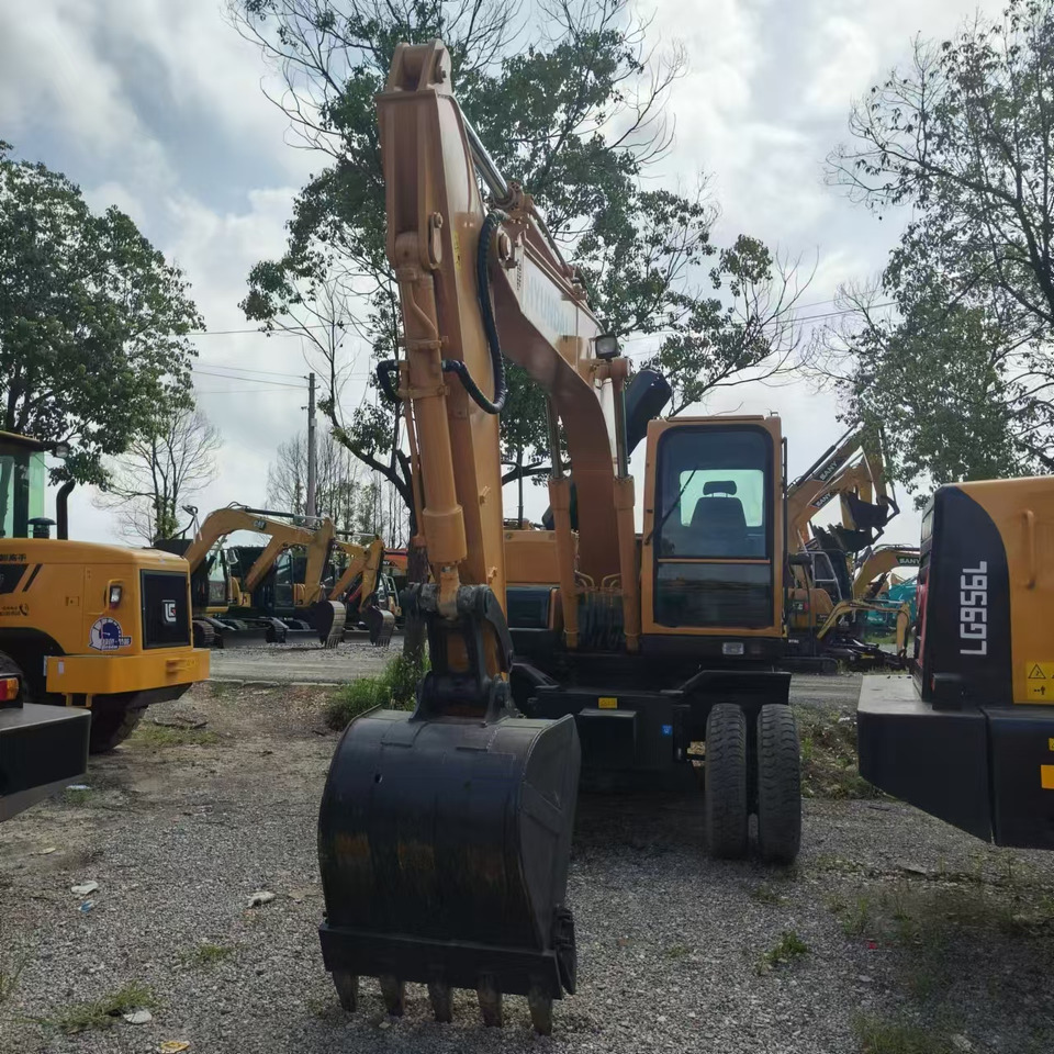 Hyundai R150W-7 - Escavatore gommato: foto 4 Hyundai R150W-7 - Escavatore gommato: foto 4