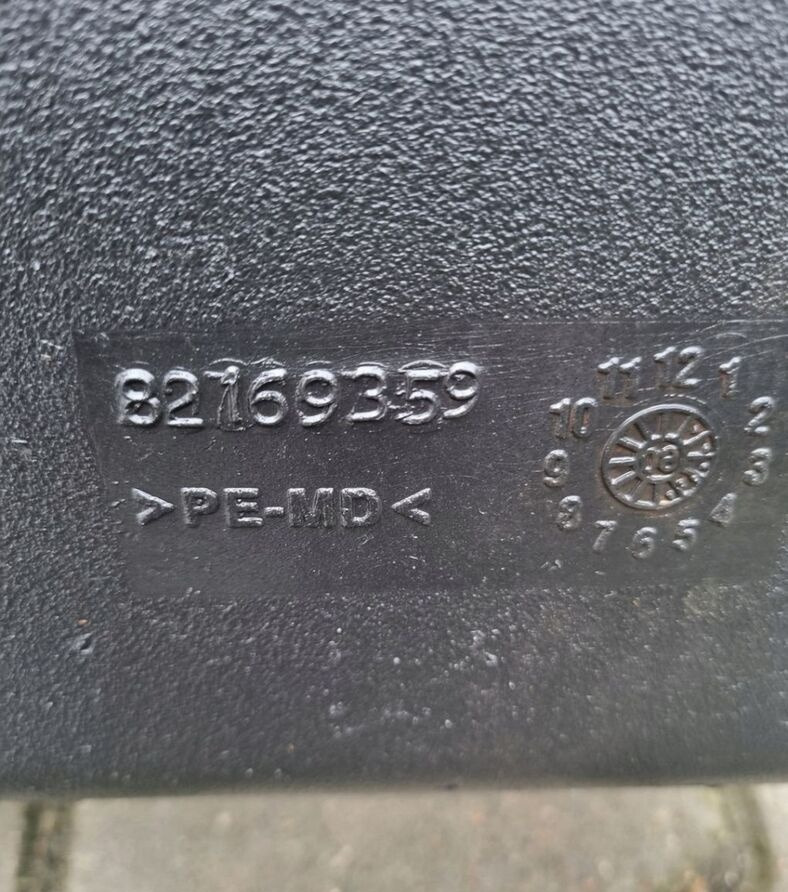 82169359 Renault MIDLUM PREMIUM DXI 5 7 VOLVO FL FE - Serbatoio per AdBlue per Camion: foto 2 82169359 Renault MIDLUM PREMIUM DXI 5 7 VOLVO FL FE - Serbatoio per AdBlue per Camion: foto 2