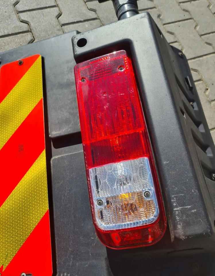 BŁOTNIK KOMPLETNY PRAWY TYŁ LAMPA CHLAPACZ MOCOWANIE FORD F-MAX CARGO - Parafango: foto 5 BŁOTNIK KOMPLETNY PRAWY TYŁ LAMPA CHLAPACZ MOCOWANIE FORD F-MAX CARGO - Parafango: foto 5