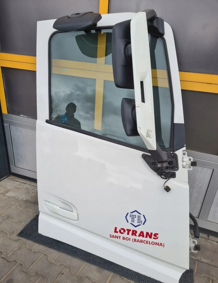 DRZWI KOMPLETNE PRAWE VOLVO FH 4 1103 - Porta e ricambi: foto 1 DRZWI KOMPLETNE PRAWE VOLVO FH 4 1103 - Porta e ricambi: foto 1