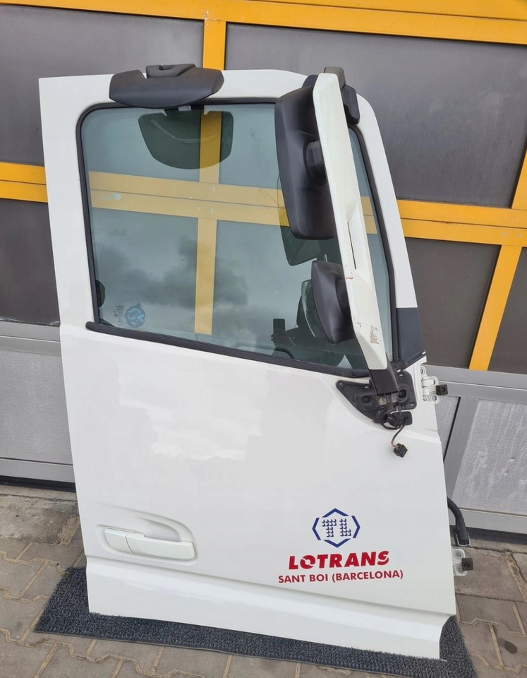 DRZWI KOMPLETNE PRAWE VOLVO FH 4 1103 - Porta e ricambi: foto 2 DRZWI KOMPLETNE PRAWE VOLVO FH 4 1103 - Porta e ricambi: foto 2