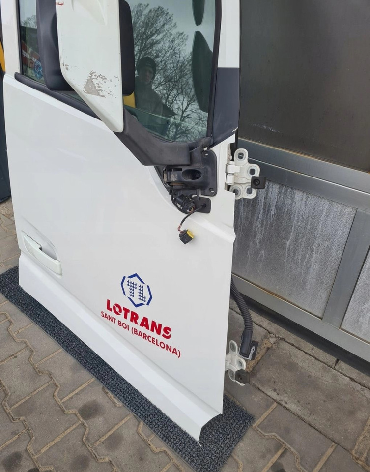 DRZWI KOMPLETNE PRAWE VOLVO FH 4 1103 - Porta e ricambi: foto 5 DRZWI KOMPLETNE PRAWE VOLVO FH 4 1103 - Porta e ricambi: foto 5