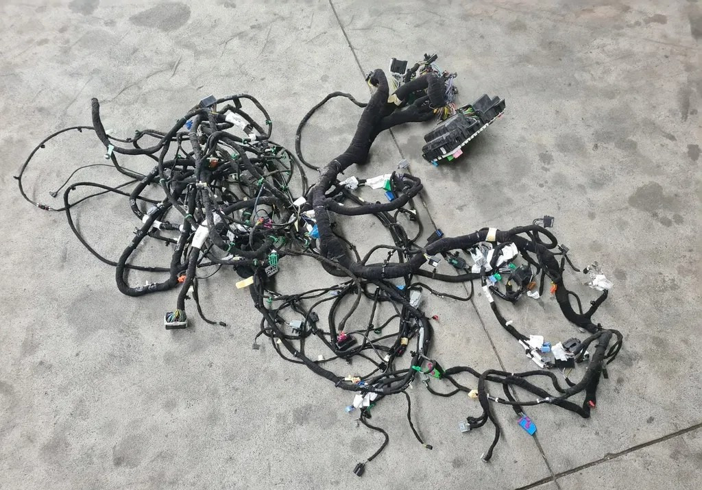 FORD WIĄZKA INSTALACJA KABINY KONSOLI DESKI ROZDZIELCZEJ FORD F-MAX 500 TRUCKS - Cavi/ Fili per Camion: foto 1 FORD WIĄZKA INSTALACJA KABINY KONSOLI DESKI ROZDZIELCZEJ FORD F-MAX 500 TRUCKS - Cavi/ Fili per Camion: foto 1