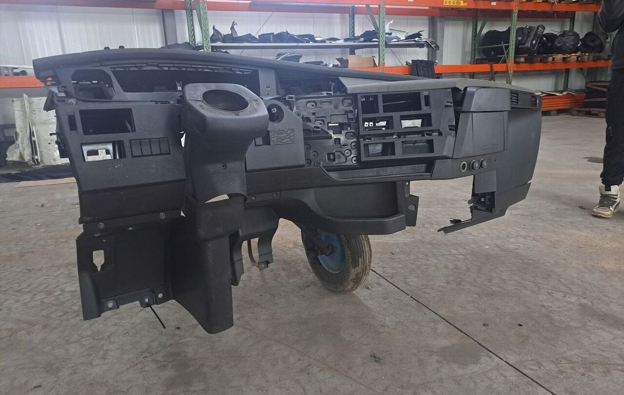KONSOLA KOKPIT DESKA VOLVO FH 4 EURO 6 - Cruscotto per Camion: foto 1 KONSOLA KOKPIT DESKA VOLVO FH 4 EURO 6 - Cruscotto per Camion: foto 1