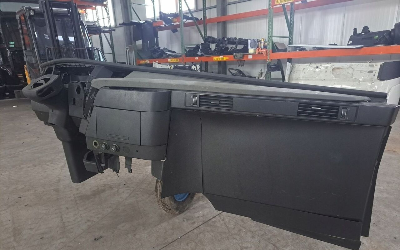 KONSOLA KOKPIT DESKA VOLVO FH 4 EURO 6 - Cruscotto per Camion: foto 2 KONSOLA KOKPIT DESKA VOLVO FH 4 EURO 6 - Cruscotto per Camion: foto 2