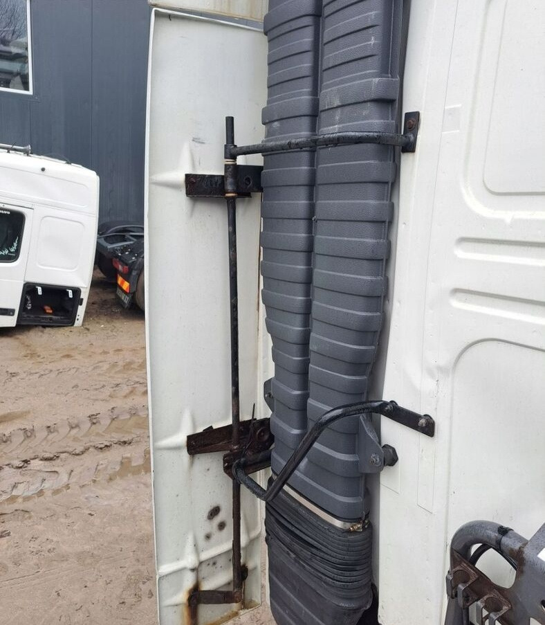 OWIEWKA LEWA SPOILER ZAKABINOWY VOLVO FH 12 13 - Aero kit/ Spoiler per Camion: foto 4 OWIEWKA LEWA SPOILER ZAKABINOWY VOLVO FH 12 13 - Aero kit/ Spoiler per Camion: foto 4