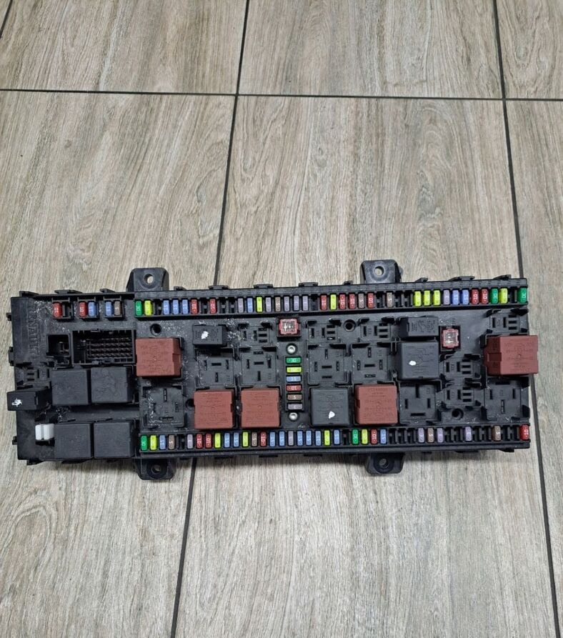 PŁYTA BEZPIECZNIKÓW SKRZYNKA RENAULT GAMA T RANGE - Fusibile per Camion: foto 2 PŁYTA BEZPIECZNIKÓW SKRZYNKA RENAULT GAMA T RANGE - Fusibile per Camion: foto 2