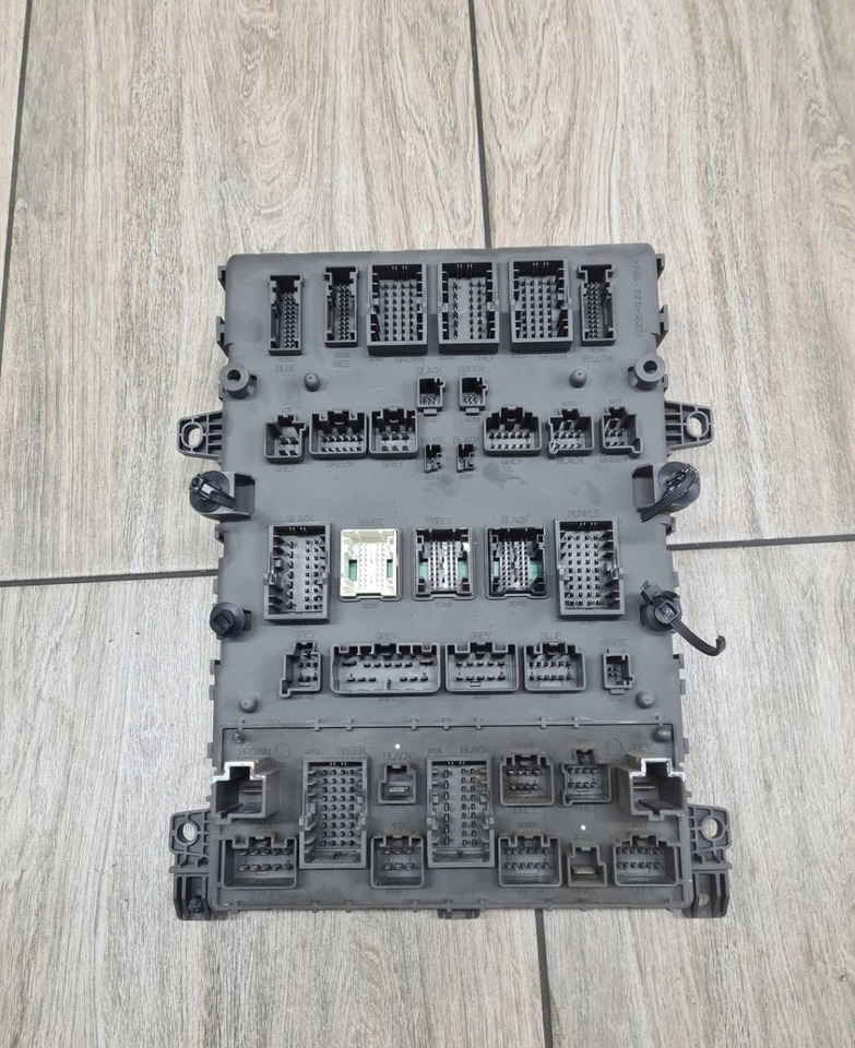 Renault TABLICA PŁYTA SKRZYNKA GAMA D WIDE VOLVO FE FL EURO 6 22009557 Renault - Fusibile per Camion: foto 2 Renault TABLICA PŁYTA SKRZYNKA GAMA D WIDE VOLVO FE FL EURO 6 22009557 Renault - Fusibile per Camion: foto 2