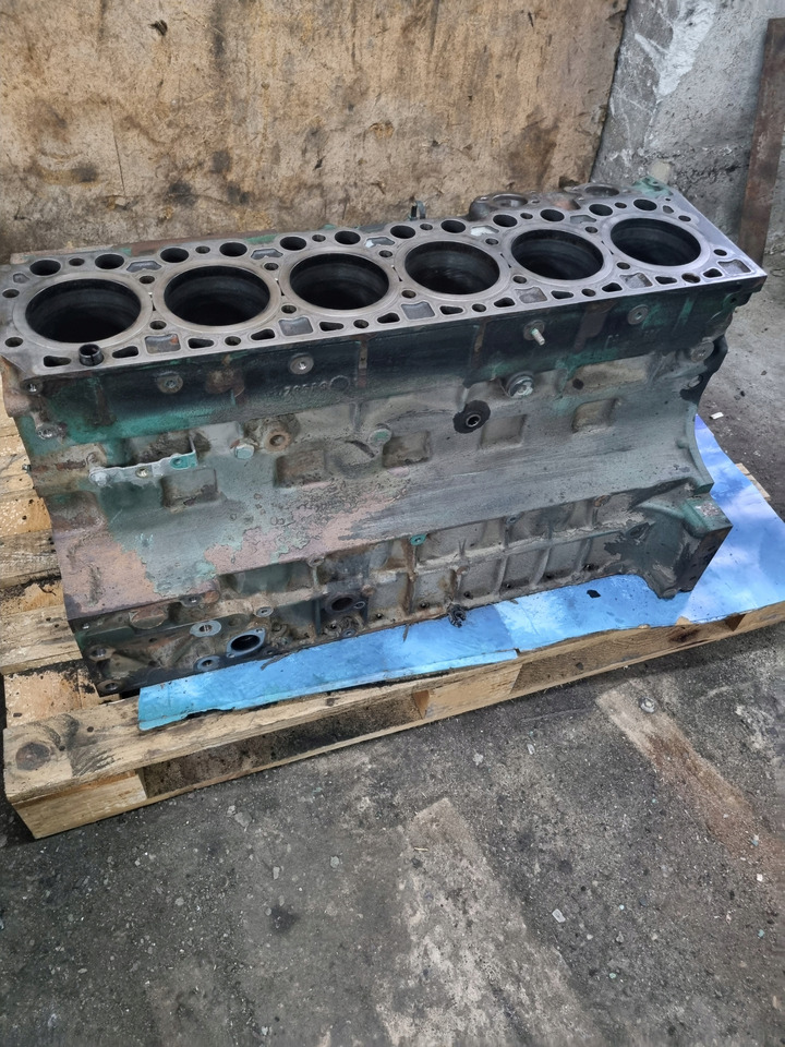 VOLVO BLOK SILNIKA GOŁY SŁUPEK VOLVO FL FE RENAULT PREMIUM MIDLUM DXI 7 D7F - Blocco cilindri per Camion: foto 1 VOLVO BLOK SILNIKA GOŁY SŁUPEK VOLVO FL FE RENAULT PREMIUM MIDLUM DXI 7 D7F - Blocco cilindri per Camion: foto 1
