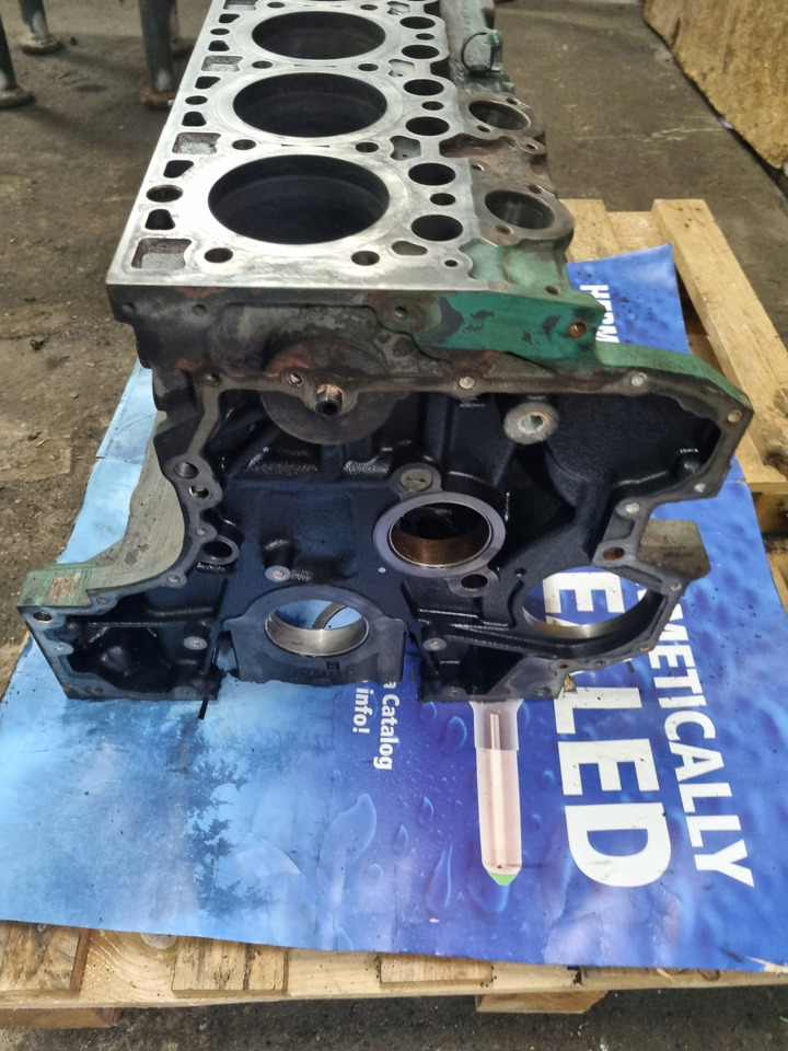 VOLVO BLOK SILNIKA GOŁY SŁUPEK VOLVO FL FE RENAULT PREMIUM MIDLUM DXI 7 D7F - Blocco cilindri per Camion: foto 4 VOLVO BLOK SILNIKA GOŁY SŁUPEK VOLVO FL FE RENAULT PREMIUM MIDLUM DXI 7 D7F - Blocco cilindri per Camion: foto 4