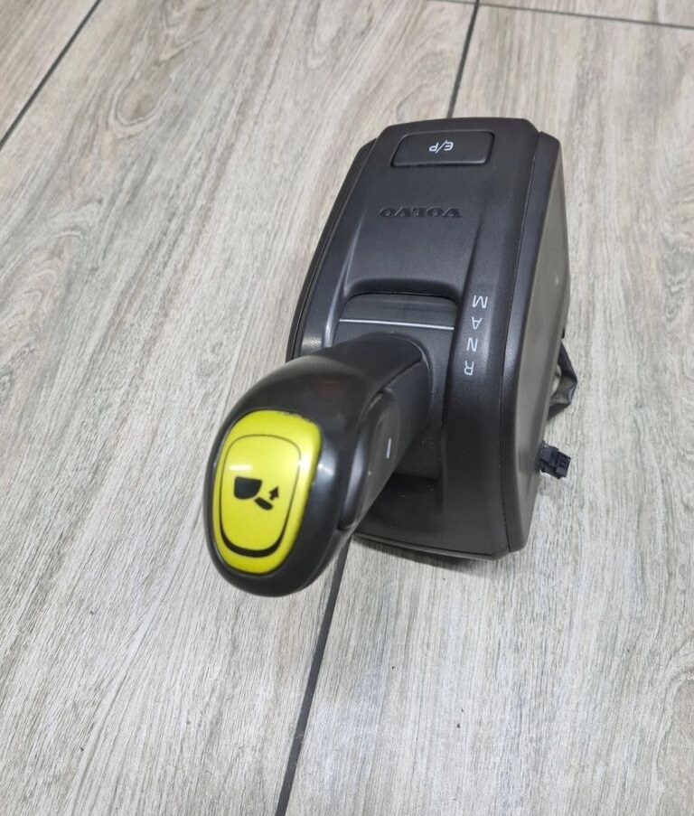 VOLVO JOYSTICK ZMIANY BIEGÓW GAŁKA LEWAREK VOLVO FH 4 FM 4 FH 16 EURO 6 22647972 - Leva del cambio per Camion: foto 1 VOLVO JOYSTICK ZMIANY BIEGÓW GAŁKA LEWAREK VOLVO FH 4 FM 4 FH 16 EURO 6 22647972 - Leva del cambio per Camion: foto 1