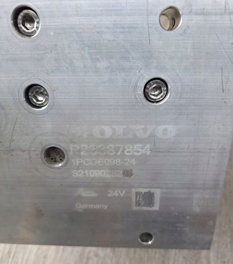 VOLVO POMPA ADBLUE MODUŁ VOLVO FH 4 FM 4 FMX 4 RENAULT RANGE GAMA T C K - Impianto di scarico per Camion: foto 3 VOLVO POMPA ADBLUE MODUŁ VOLVO FH 4 FM 4 FMX 4 RENAULT RANGE GAMA T C K - Impianto di scarico per Camion: foto 3