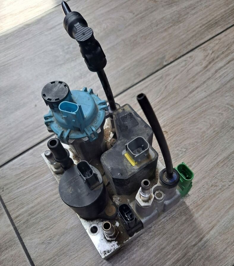 VOLVO POMPA ADBLUE MODUŁ VOLVO FH 4 FM 4 FMX 4 RENAULT RANGE GAMA T C K - Impianto di scarico per Camion: foto 1 VOLVO POMPA ADBLUE MODUŁ VOLVO FH 4 FM 4 FMX 4 RENAULT RANGE GAMA T C K - Impianto di scarico per Camion: foto 1