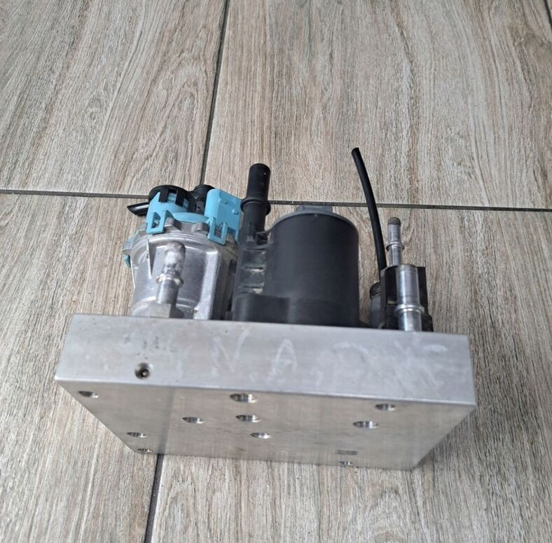 VOLVO POMPA ADBLUE MODUŁ VOLVO FH 4 FM 4 FMX 4 RENAULT RANGE GAMA T C K - Impianto di scarico per Camion: foto 2 VOLVO POMPA ADBLUE MODUŁ VOLVO FH 4 FM 4 FMX 4 RENAULT RANGE GAMA T C K - Impianto di scarico per Camion: foto 2