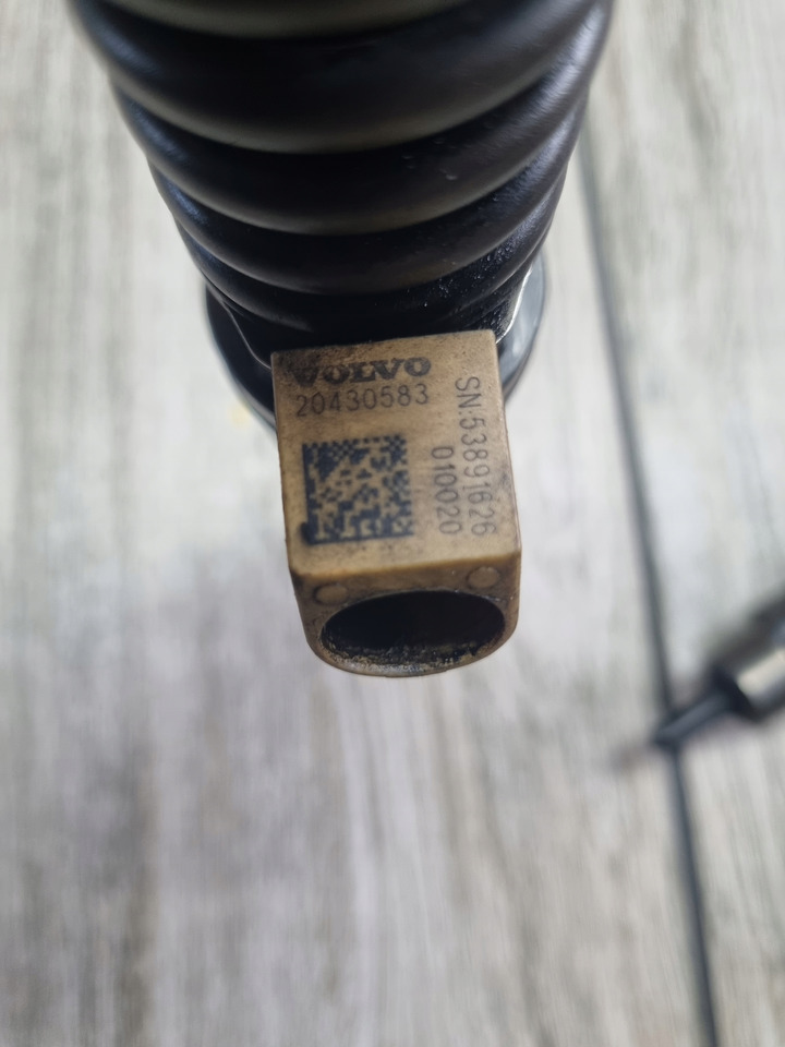 VOLVO POMPOWTRYSKIWACZE WTRYSKI RENAULT MAGNUM DXI 12 VOLVO FH FM 12 20430583 - Iniettore per Camion: foto 2 VOLVO POMPOWTRYSKIWACZE WTRYSKI RENAULT MAGNUM DXI 12 VOLVO FH FM 12 20430583 - Iniettore per Camion: foto 2