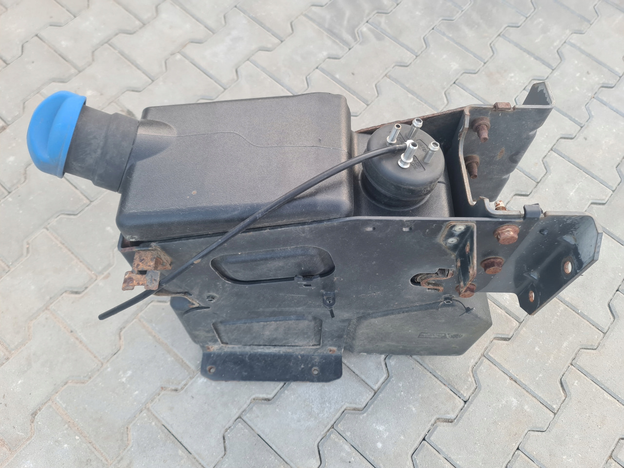 VOLVO ZBIORNIK ADBLUE RENAULT MIDLUM PREMIUM DXI 5 7 VOLVO FL FE - Serbatoio per AdBlue per Camion: foto 2 VOLVO ZBIORNIK ADBLUE RENAULT MIDLUM PREMIUM DXI 5 7 VOLVO FL FE - Serbatoio per AdBlue per Camion: foto 2