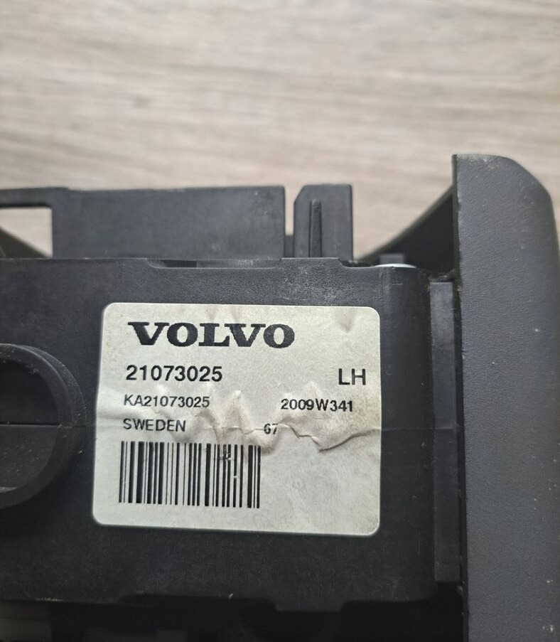 Volvo JOYSTICK BIEGÓW GAŁKA LEWAREK VOLVO FH FM 9 13 21073025 - Leva del cambio per Camion: foto 2 Volvo JOYSTICK BIEGÓW GAŁKA LEWAREK VOLVO FH FM 9 13 21073025 - Leva del cambio per Camion: foto 2