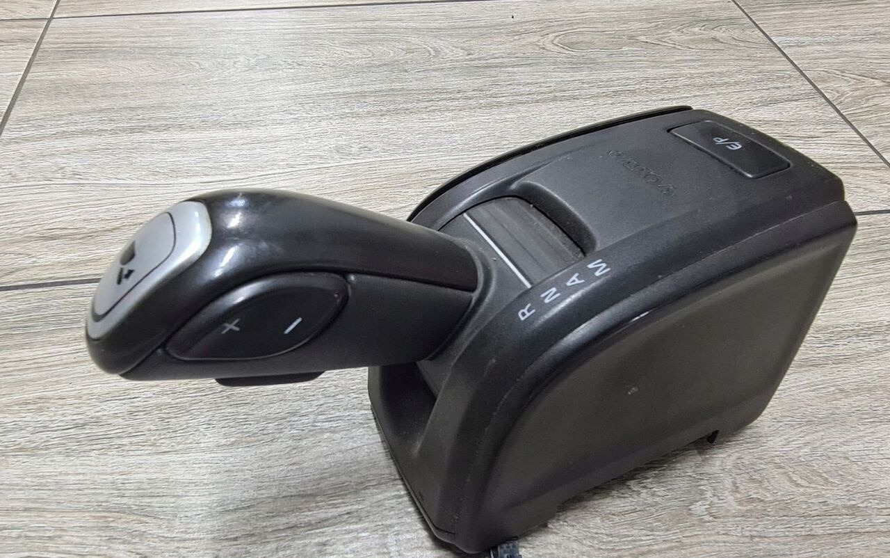 Volvo JOYSTICK ZMIANY BIEGÓW GAŁKA LEWAREK VOLVO FH FM 4 22230455 - Leva del cambio per Camion: foto 4 Volvo JOYSTICK ZMIANY BIEGÓW GAŁKA LEWAREK VOLVO FH FM 4 22230455 - Leva del cambio per Camion: foto 4