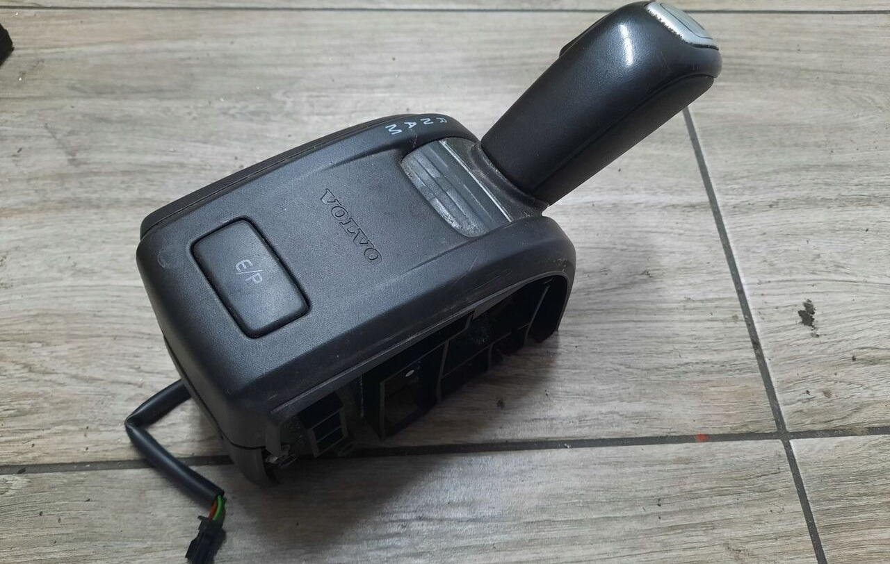 Volvo JOYSTICK ZMIANY BIEGÓW GAŁKA LEWAREK VOLVO FH FM 4 22583048 - Leva del cambio per Camion: foto 1 Volvo JOYSTICK ZMIANY BIEGÓW GAŁKA LEWAREK VOLVO FH FM 4 22583048 - Leva del cambio per Camion: foto 1