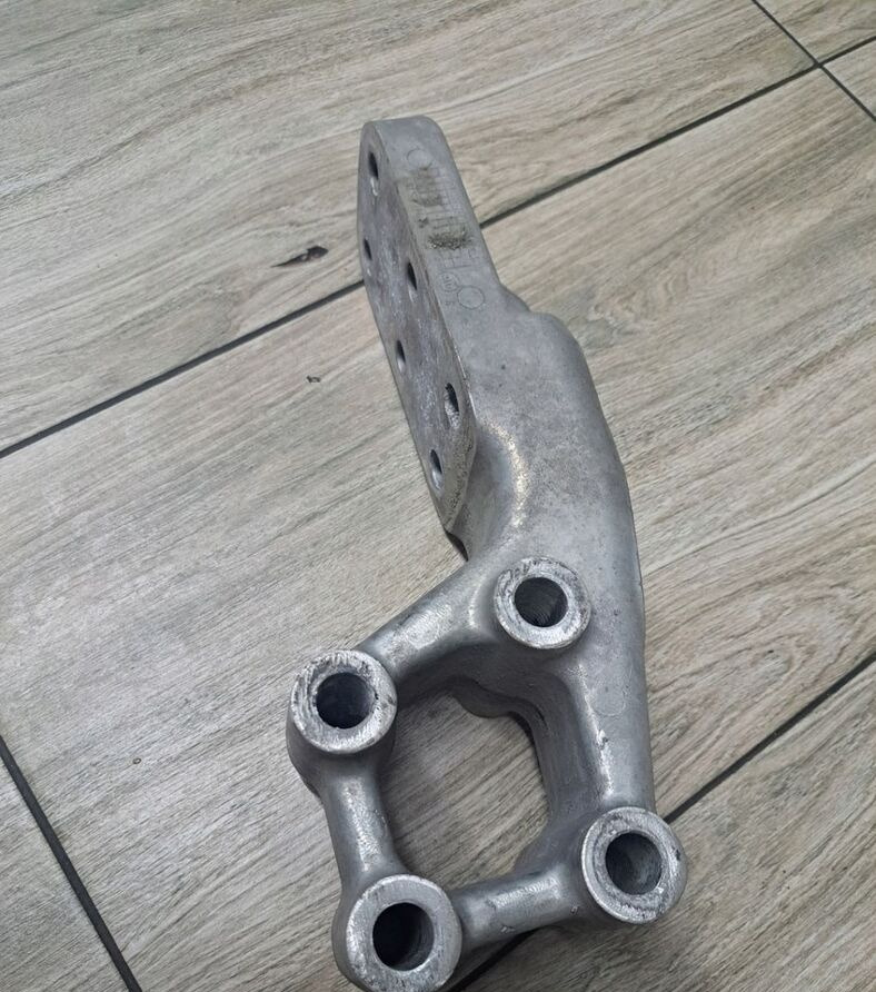 Volvo MOCOWANIE ALUMINIOWE ZAWIESZENIA KABINY TYŁ FH 5 22383055 - Cabina e interni per Camion: foto 1 Volvo MOCOWANIE ALUMINIOWE ZAWIESZENIA KABINY TYŁ FH 5 22383055 - Cabina e interni per Camion: foto 1