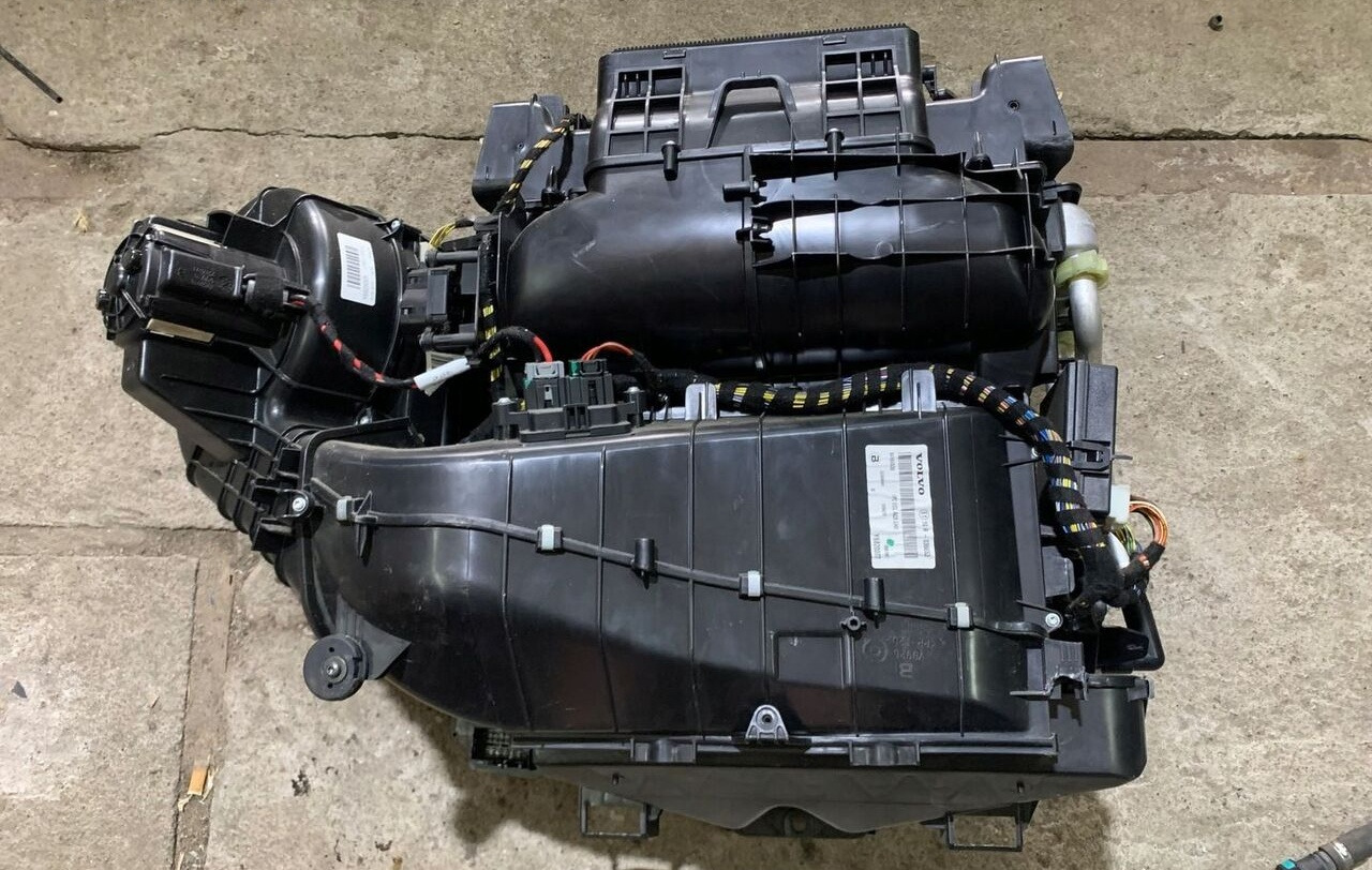 Volvo NAGRZEWNICA KOMPLETNA VOLVO FH 4 - Riscaldamento/ Ventilazione per Camion: foto 1 Volvo NAGRZEWNICA KOMPLETNA VOLVO FH 4 - Riscaldamento/ Ventilazione per Camion: foto 1