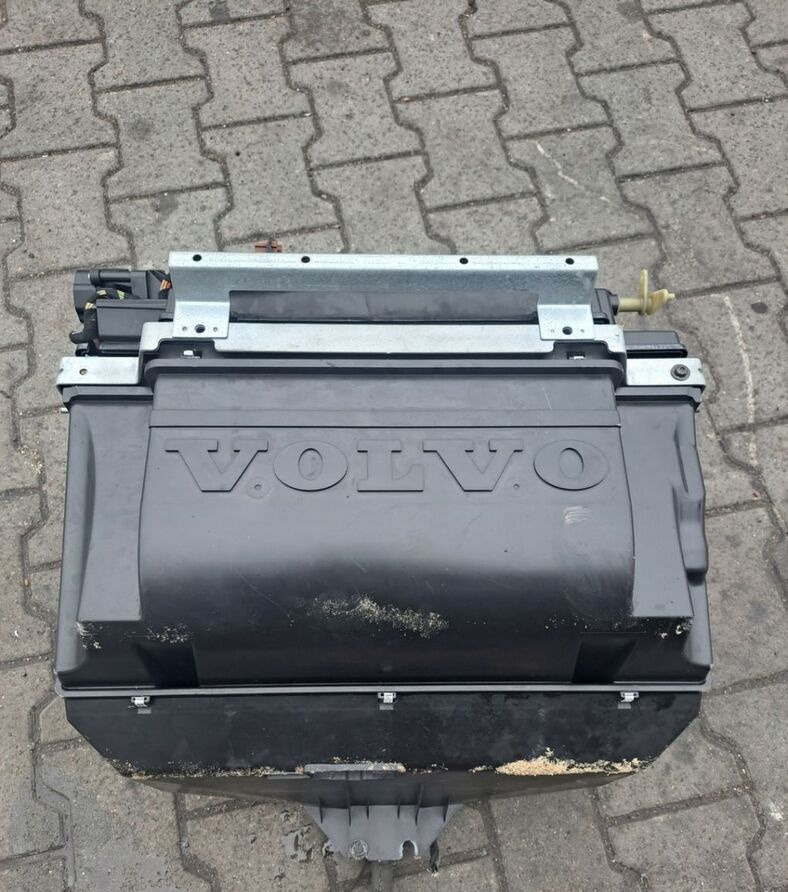 Volvo NAGRZEWNICA KOMPLETNA VOLVO FH FM 9 13 LIFT - Riscaldamento/ Ventilazione per Camion: foto 2 Volvo NAGRZEWNICA KOMPLETNA VOLVO FH FM 9 13 LIFT - Riscaldamento/ Ventilazione per Camion: foto 2