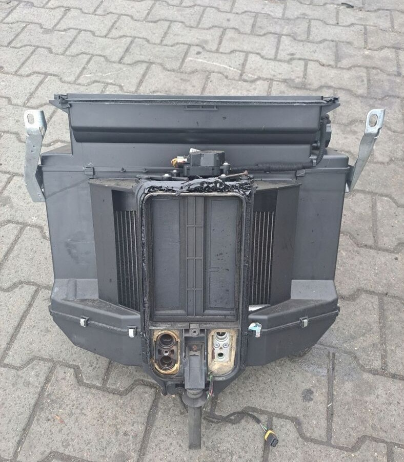 Volvo NAGRZEWNICA KOMPLETNA VOLVO FH FM 9 13 LIFT - Riscaldamento/ Ventilazione per Camion: foto 1 Volvo NAGRZEWNICA KOMPLETNA VOLVO FH FM 9 13 LIFT - Riscaldamento/ Ventilazione per Camion: foto 1