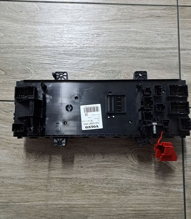 Volvo TABLICA PŁYTA SKRZYNKA BEZPIECZNIKÓW VOLVO FH 4 FM 4 22619987-P03 - Fusibile per Camion: foto 3 Volvo TABLICA PŁYTA SKRZYNKA BEZPIECZNIKÓW VOLVO FH 4 FM 4 22619987-P03 - Fusibile per Camion: foto 3