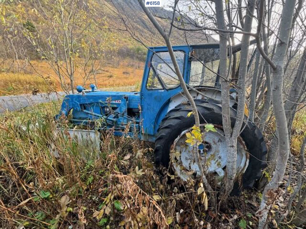 1973 Ford 4000 tractor backhoe. Repair.object - Trattore: foto 3 1973 Ford 4000 tractor backhoe. Repair.object - Trattore: foto 3