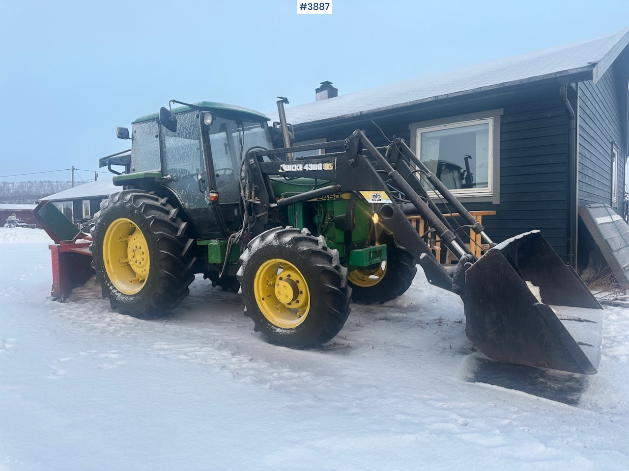 1987 John Deere Power Synchron 2450 4x4 w/ Quicke 4300 front loader, snow blower and gravel bucket. WATCH VIDEO. - Trattore: foto 1 1987 John Deere Power Synchron 2450 4x4 w/ Quicke 4300 front loader, snow blower and gravel bucket. WATCH VIDEO. - Trattore: foto 1