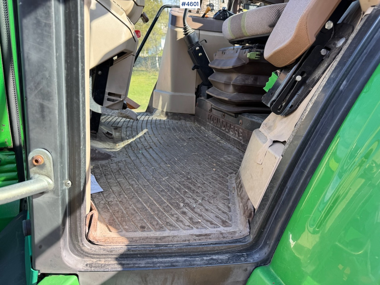2003 John Deere 6620 w/front loader - Trattore: foto 4 2003 John Deere 6620 w/front loader - Trattore: foto 4