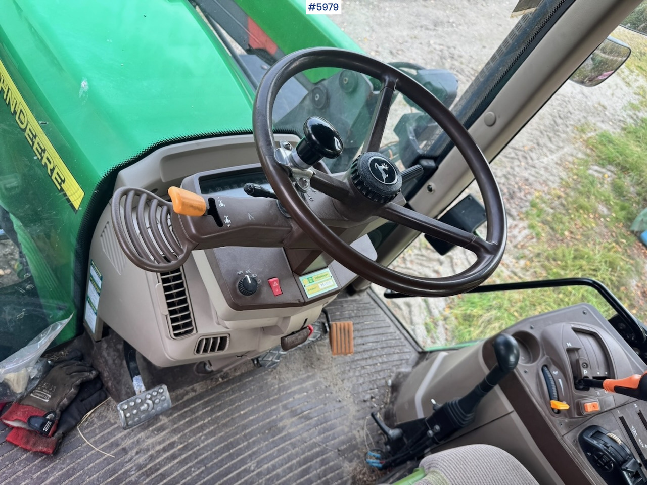 Trattore 2005 John Deere 6420 with Front Loader: foto 20