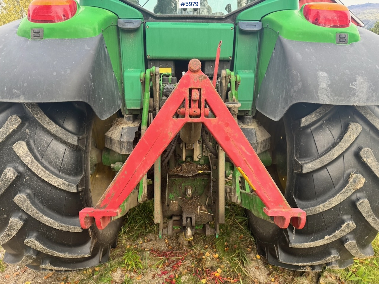 Trattore 2005 John Deere 6420 with Front Loader: foto 17