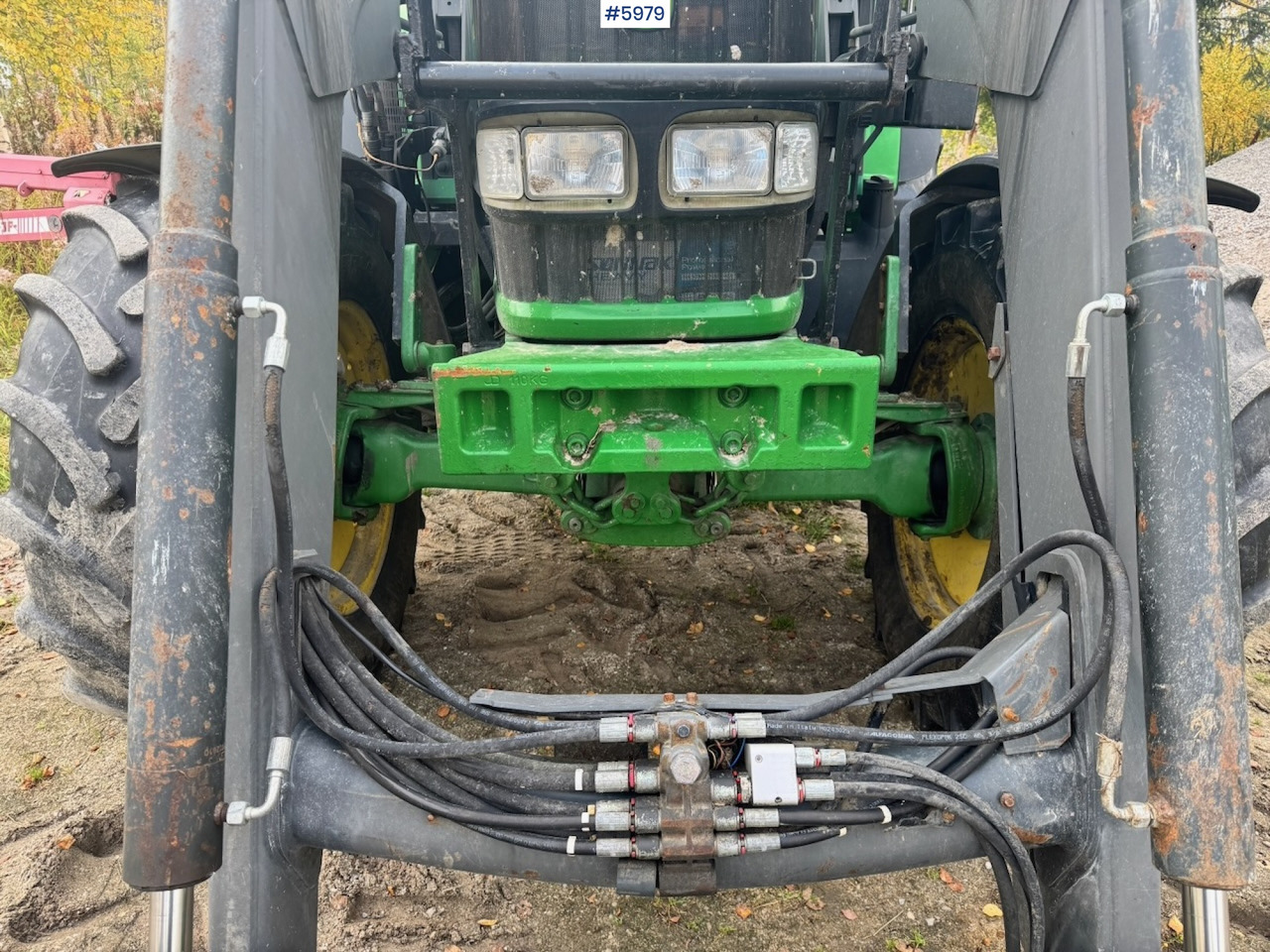 Trattore 2005 John Deere 6420 with Front Loader: foto 14