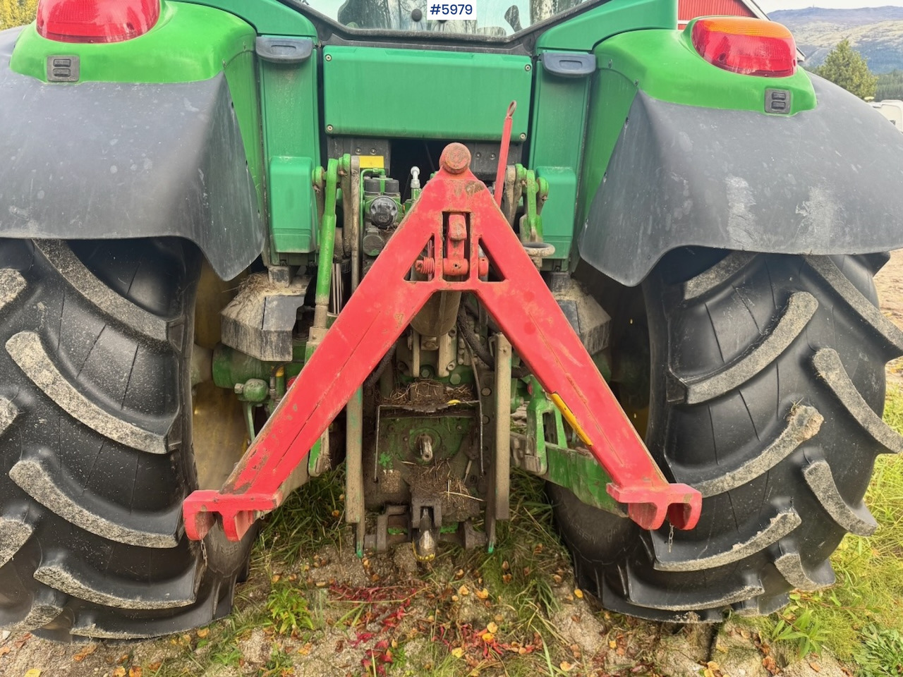 Trattore 2005 John Deere 6420 with Front Loader: foto 16