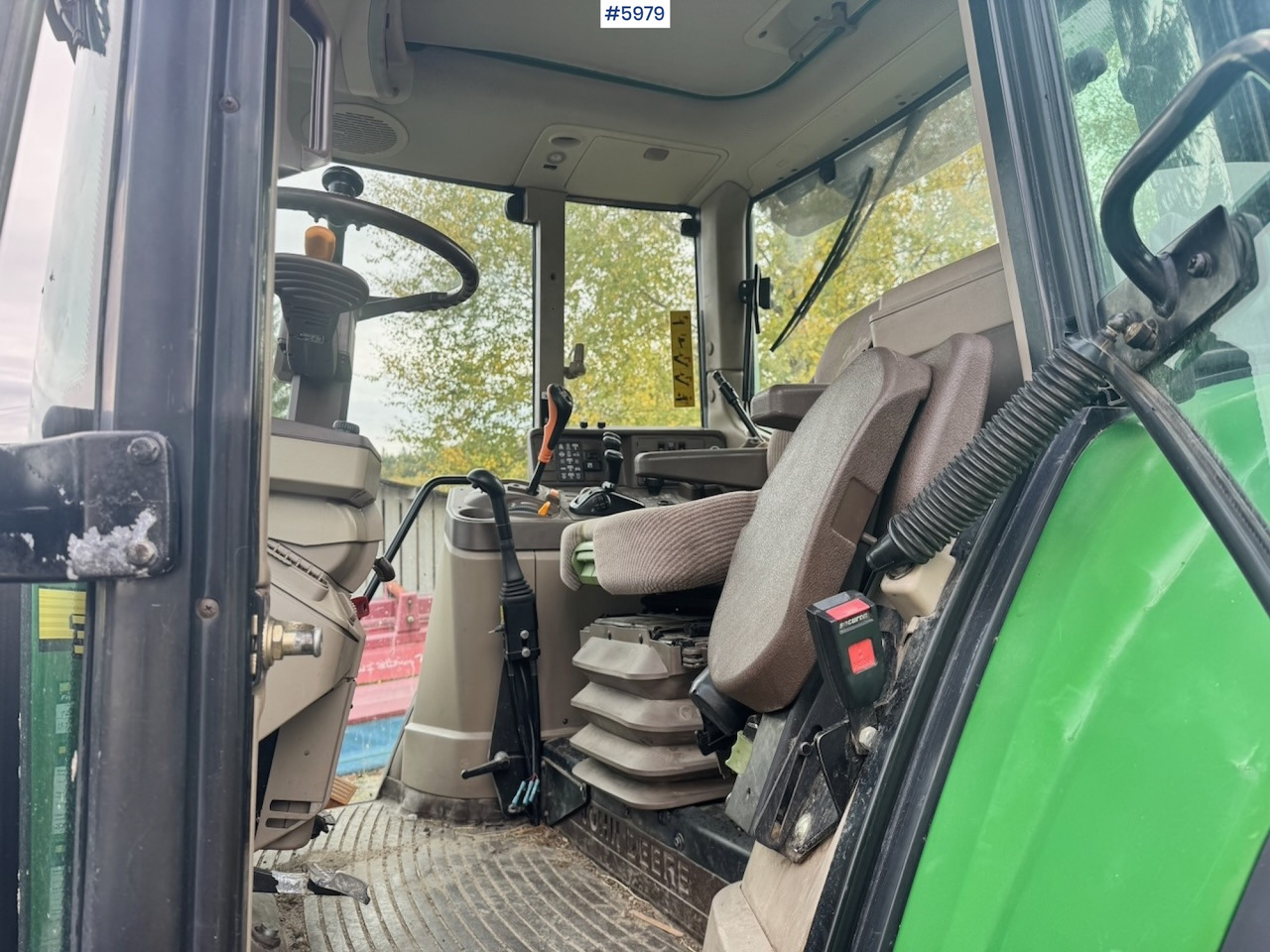 Trattore 2005 John Deere 6420 with Front Loader: foto 19